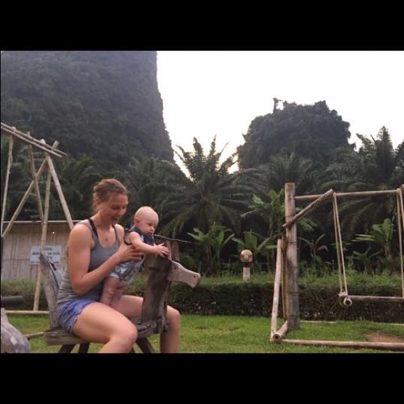 Meet your Posher, Caitlin - Picture 6 of 8